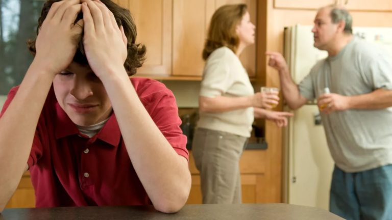 Penyebab, Dampak, dan Cara Menanggulangi Fenomena Keluarga Toxic